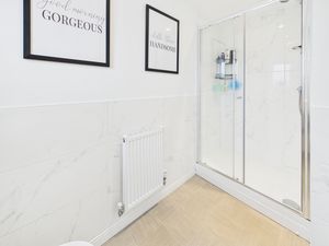 En-suite- click for photo gallery